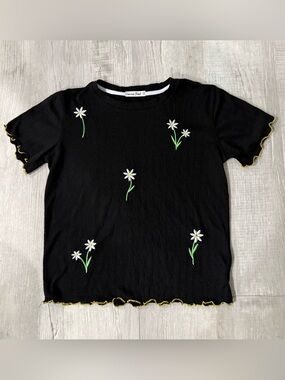 Women's Black Daisy Embroidered Short Sleeve Tee by Emerson Road